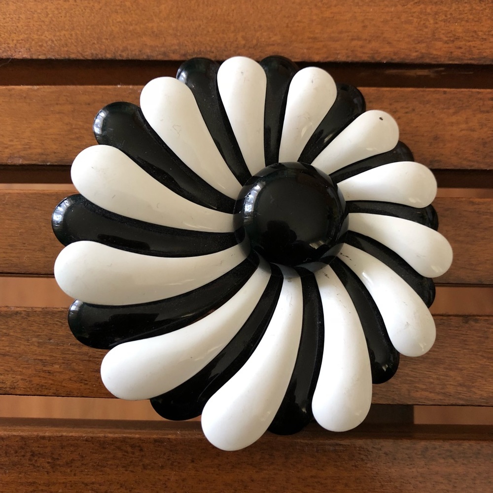 60’s MOD vintage op art black and white brooch pin